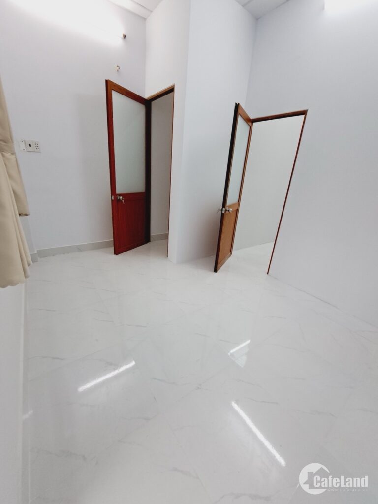 Bán Nhà mới Tân Sơn Nhì, hẻm 3 gác 2 căn nhà ra xe hơi tránh nhau. 32m2 2 tầng